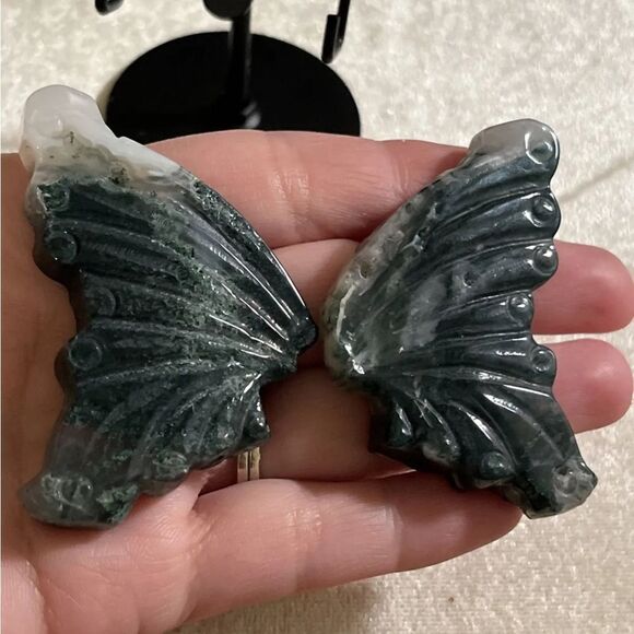 Moss Agate Butterfly Wing 2.2” Set 56g With Stand - Picture 3 of 8